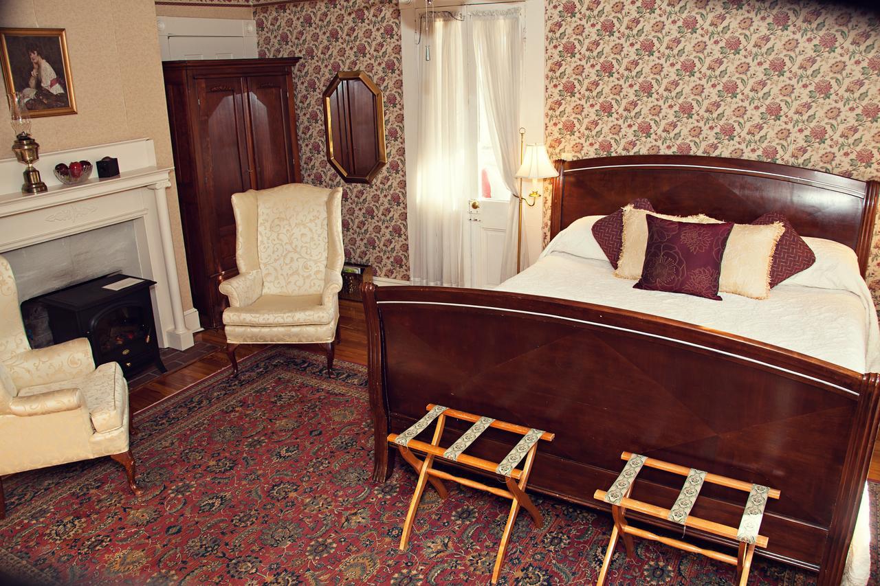 The Carriage Inn Bed And Breakfast Charles Town Ngoại thất bức ảnh